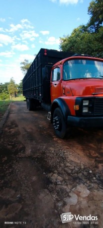 caminhao-mercedes-1113-boiadeoro-big-1