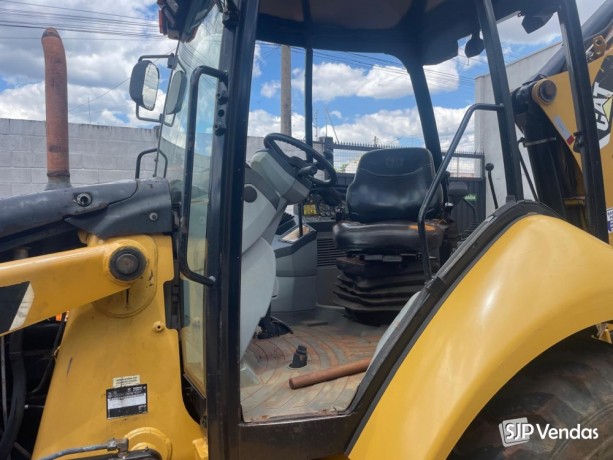retroescavadeira-caterpillar-big-3
