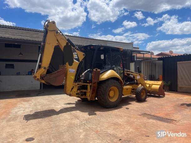 retroescavadeira-caterpillar-big-4