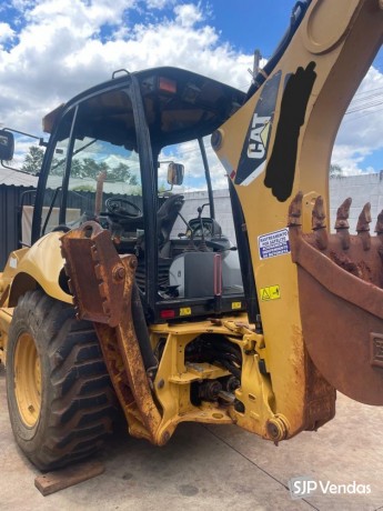 retroescavadeira-caterpillar-big-2