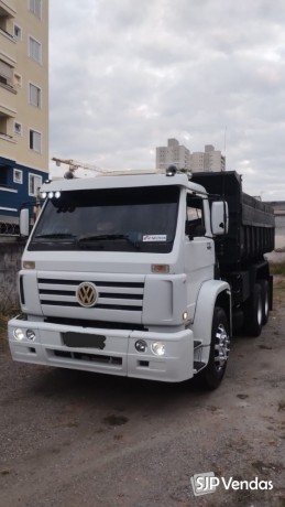 volkswagen-13180-6x2-basculante-big-1