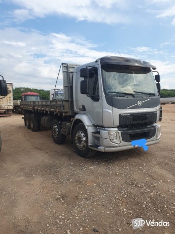 caminhao-volvo-vm-330-bitruck-big-1