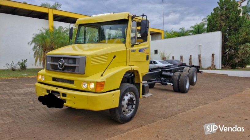 caminhao-mercedes-1620-big-1
