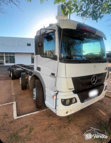 caminhao-mercedes-benz-atego-2426-ano-2013-bitruck-no-chassi-a-venda-big-1