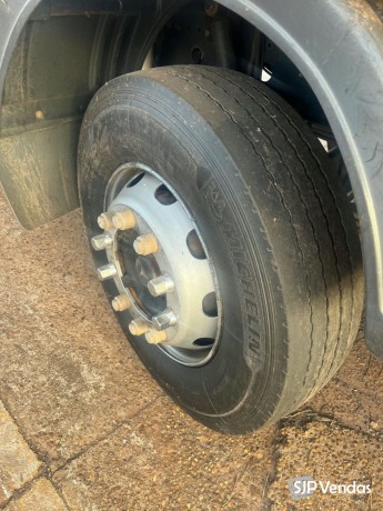 caminhao-mercedes-benz-atego-2426-ano-2013-bitruck-no-chassi-a-venda-big-10