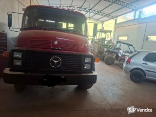 Caminhão Mercedes 1113 toco ano 78 na carroceria